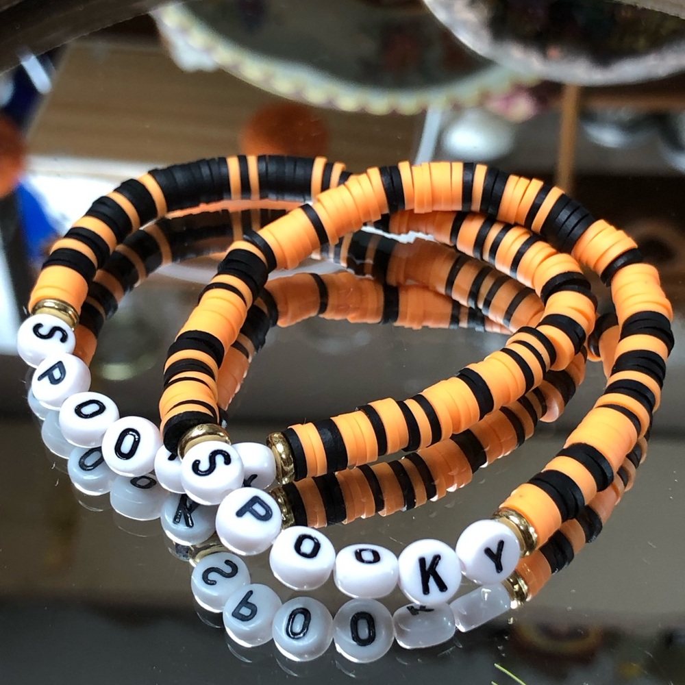 🎃Spooky Beaded Bracelet - Orange and Black-Listing is for 1 - Picture 3 of 4